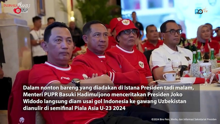 Presiden Jokowi Nobar Pertandingan Timnas Indonesia VS Uzbekistan di Istana Negara Bersama Sejumlah Menteri