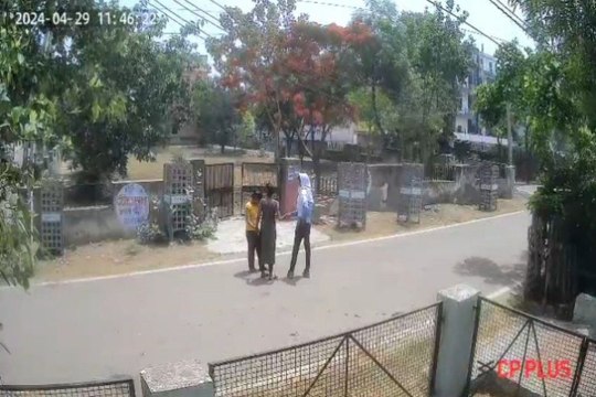 बंदूक की नोक पर किडनैपिंग; बाजार गई थी दोनों बहने, विडियो CCTV में हुआ कैद