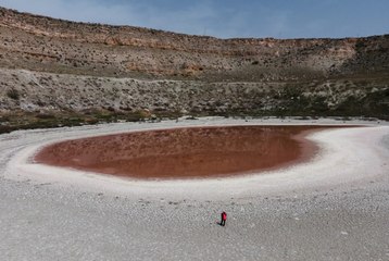 Meyil Obruk gölü kızıla büründü