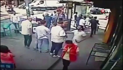 Müşteriye 'sigara içilmez' dayağı! Uçan tekmeyle saldırdı