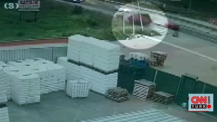 Yine 'makas' yine facia! Kamyonetin camından dışarı fırladı