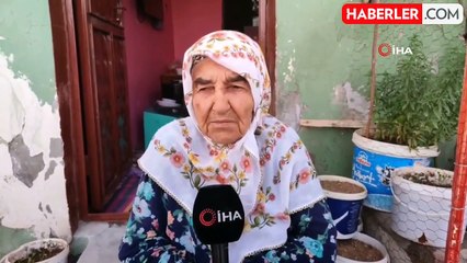 83 yaşındaki Fatma Teyze, her gün evinin önünü süpürerek örnek oluyor