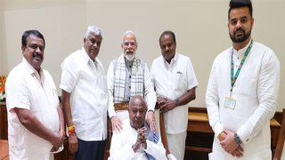 Karnataka BJP MP Prajwal Revanna की Family Details, Father CM...Full Video