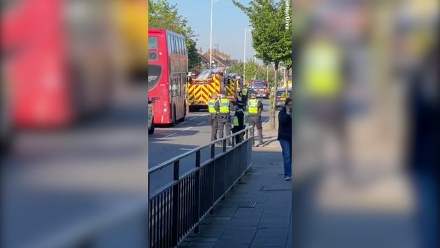 Kılıçlı saldırgan dehşet saçtı: Yaralılar var