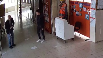 Okulda dehşet anları: Pusu kurup öğretmenini bıçakladı