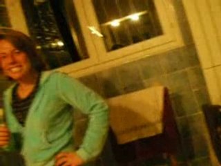 Fou rire dans la salle de bain