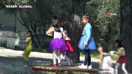 Minik Cansu'dan takdirlik başarı! Daha okuma yazma öğrenmeden İstiklal Marşı'nı ezberlemiş