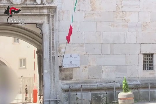 Napoli, ecco i furbetti del cartellino di Cimitile ripresi dalle telecamere - Video