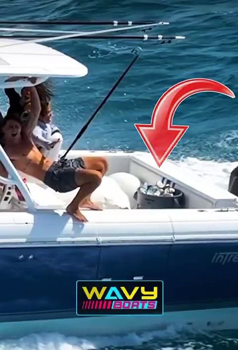 These teens dump 2 trash cans full of garbage in the ocean (Boca Cash, 2024, FL)