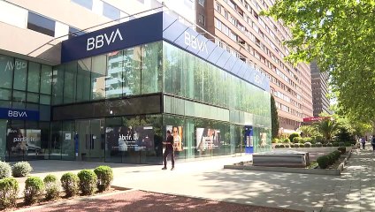 BBVA estudia una posible fusión con Sabadell, que está analizando la propuesta
