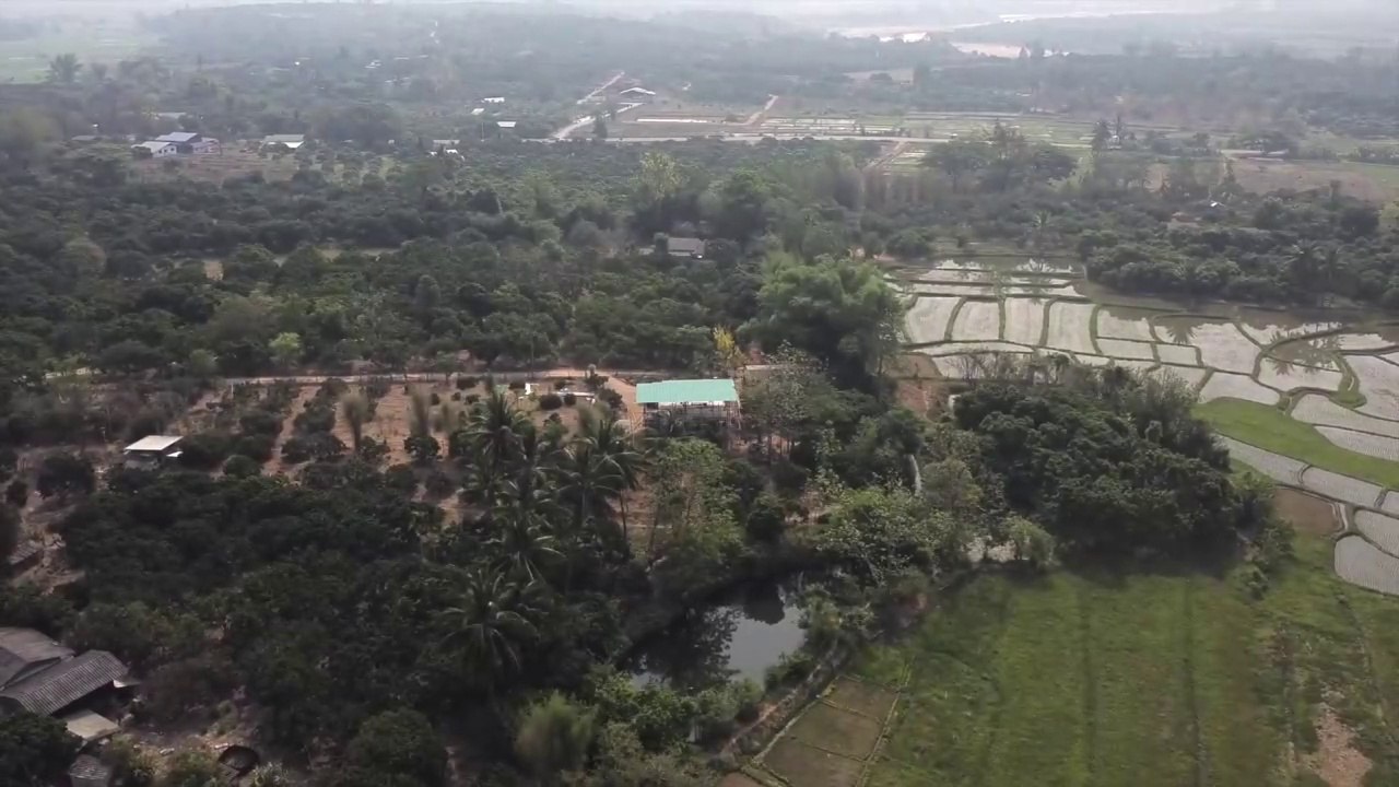 Arm baut Teil 2. Große Teile des Rohbau sind schon fertig, doch was kostet das alles?