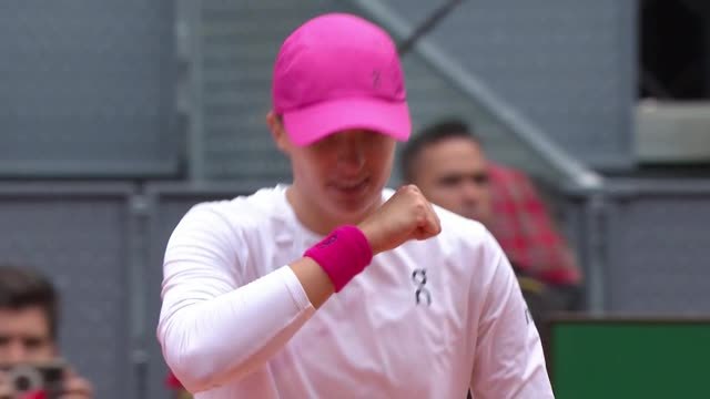 Madrid - Swiatek renverse Haddad Maia et rejoint le dernier carré