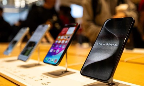 آبل تكثف جهودها لتزويد آيفون بالذكاء الاصطناعي التوليدي