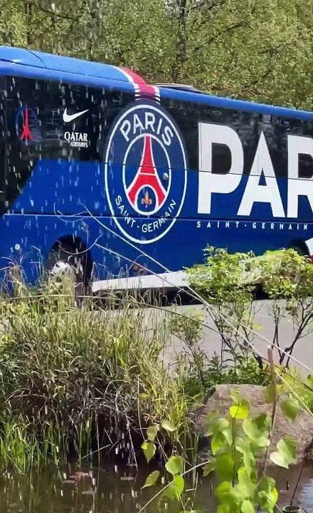 #arrivée des #joueurs et #staff du #psg à #dortmund  en #allemagne pour le #match #aller des #demiesfinales de la #ldc