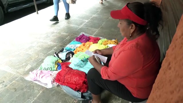 Roban mercadería a mujer ambulante