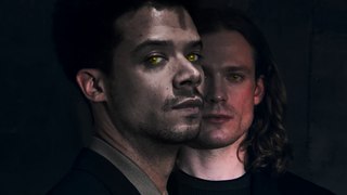 Jam Reiderson Imitate Loustat's Season 1 Poster Pose (No Watermark) - Interview with the Vampire (2022) Season 2 - Jacob Anderson, Sam Reid