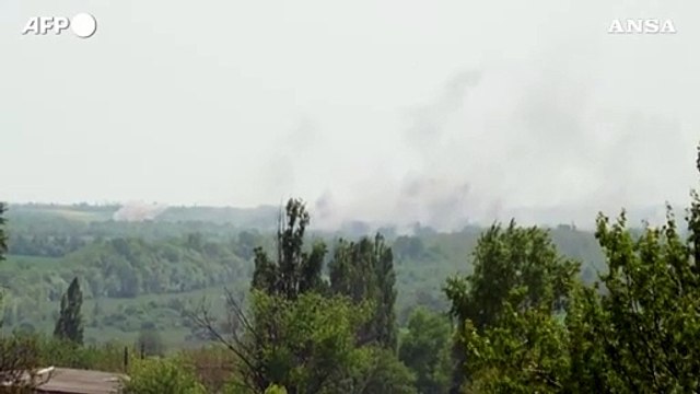 Attacco russo all'Ucraina orientale, fumo ed esplosioni