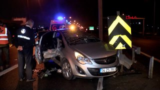İstanbul'da TEM Otoyolu'nda otomobil bariyerlere saplandı: 1 ölü, 1 yaralı