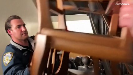 فيديو: شرطة نيويورك تقتحم جامعة كولومبيا وتفض اعتصام قاعة هاميلتون وتعتقل عشرات الطلاب