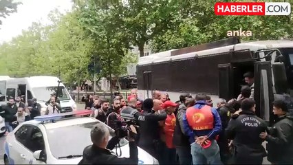 Download Video: Taksim Meydanı'na yürümek isteyen gruba polis müdahalesi