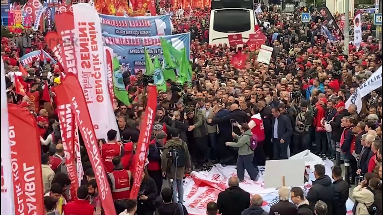 Özgür Özel ve Ekrem İmamoğlu Saraçhane'de