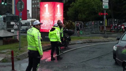 İstanbul'da 1 Mayıs için Taksim'e çıkan yollar kapatıldı