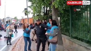 Beşiktaş'a yürümek için kurulan bariyerleri aşan gruba polis müdahalesi