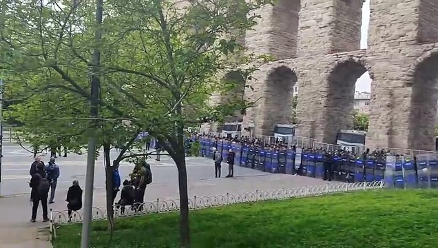 İstanbul’da 1 Mayıs ablukası: Saraçhane’deki Bozdoğan Su Kemeri önüne boydan boya ‘polis kemeri’ kuruldu