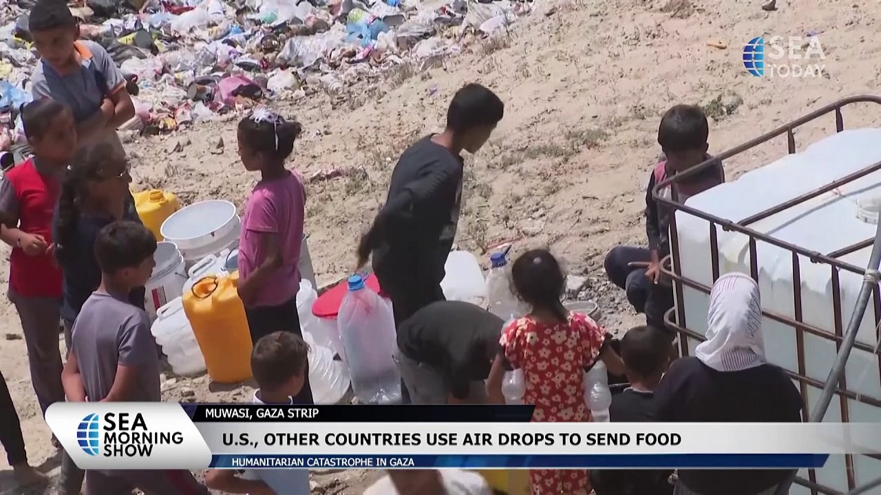 Water Distributed In Camp For Displaced Palestinians
