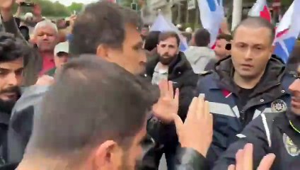 Erkan Baş, Saraçhane’de polislerle tartıştı