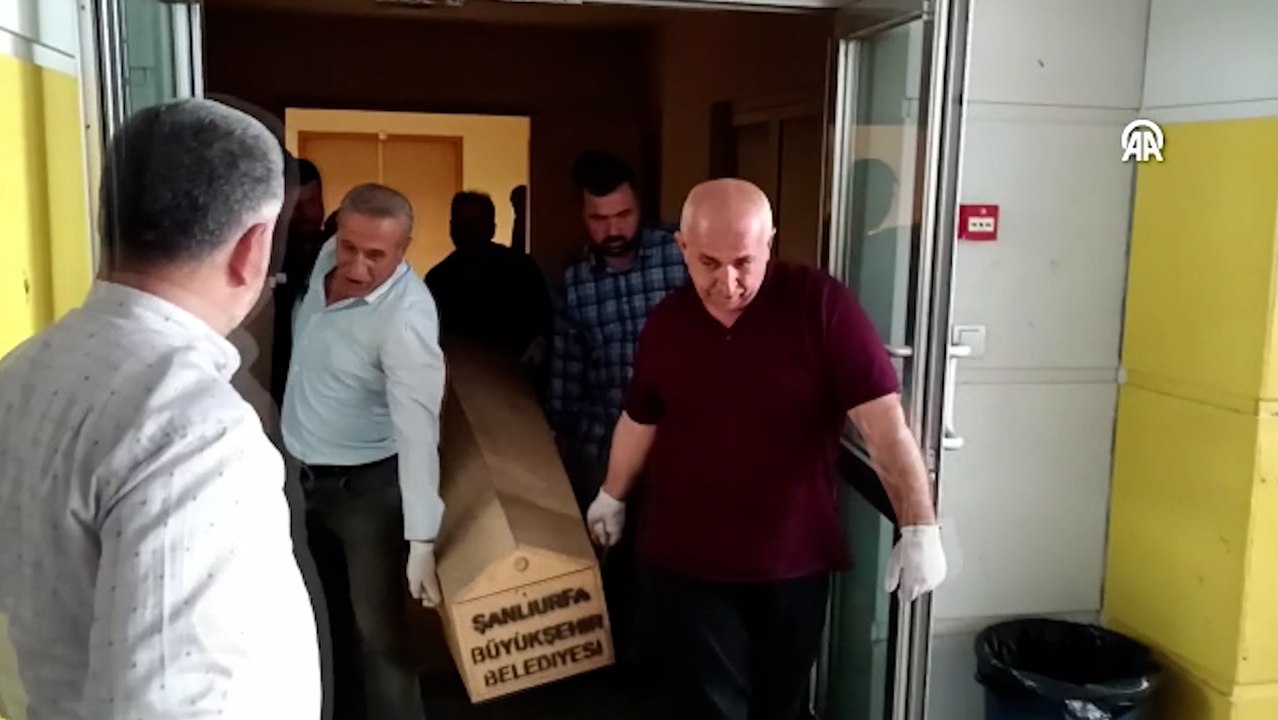 Üzerine inşaat malzemesi düşen işçi öldü