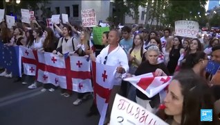 Géorgie : une manifestation contre une loi jugée pro-russe violemment réprimée