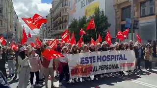 Un grupo de manifestantes protestan por la sanidad pública durante este 1 de mayo