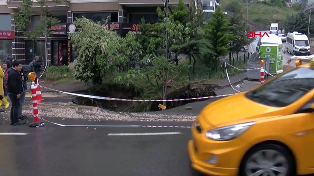 Şiddetli yağış; yollar çöktü, araçlar, ev ve iş yerleri hasar gördü