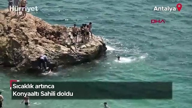 Sıcaklık artınca, Konyaaltı Sahili doldu