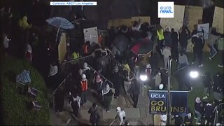 Batalla campal entre manifestantes propalestinos y proisraelíes en la Universidad de California