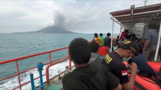 L'Indonésie s'empresse d'évacuer des centaines de personnes près d'un volcan en éruption