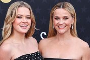 Reese Witherspoon et sa fille Ava Phillippe adoptent des looks assortis sur le tapis rouge, elles se ressemblent plus que jamais