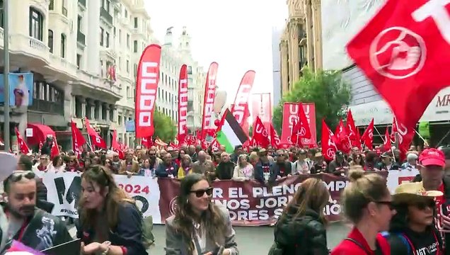Miles de personas se manifiestan en Madrid por el 1 de Mayo