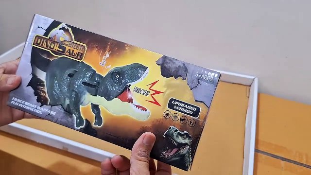 Unboxing and Review of Dinosaur Tyrannosaurus Rex Toy Head Swing Bite Boys and Girls Gift Trick Animal Toy