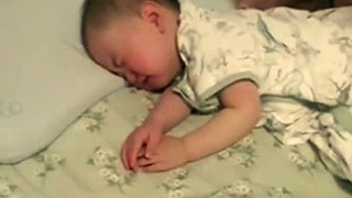 Comment calmer un bébé qui pleure en 2 secondes