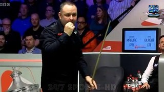 Snooker Star Stephen Maguire Appears to Pick Something Off the Table and EAT It in Bizarre Scenes