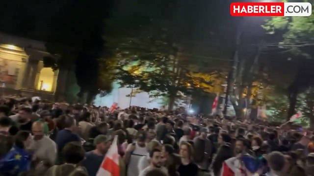 Gürcistan'da yabancı etkinin şeffaflığı yasa tasarısı karşıtı gösteride arbede yaşandı