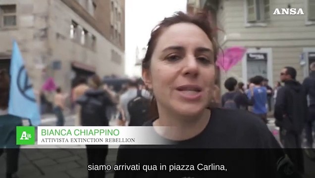 G7, Venaria: protesta a torso nudo degli attivisti di Extinction Rebellion