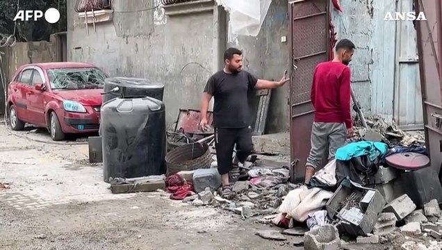 Gaza, le macerie dopo gli attacchi aerei israeliani a Rafah nella notte