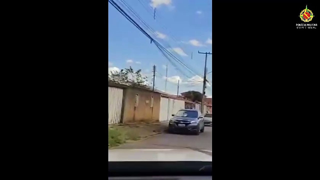 Perseguição policial termina com criminoso baleado e carro e arma apreendidos