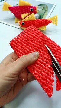fish handicrafts using used fruit sponges