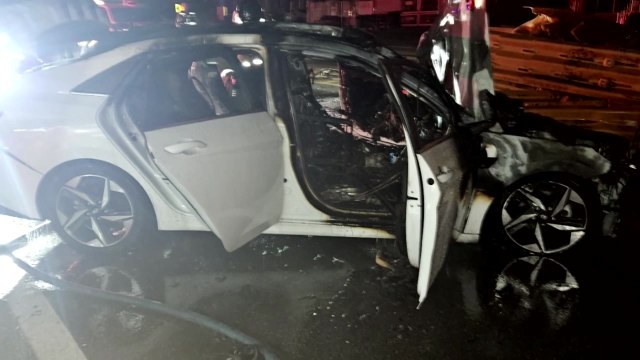 만취 운전 승용차, 중앙분리대 들이받아...3명 부상 / YTN