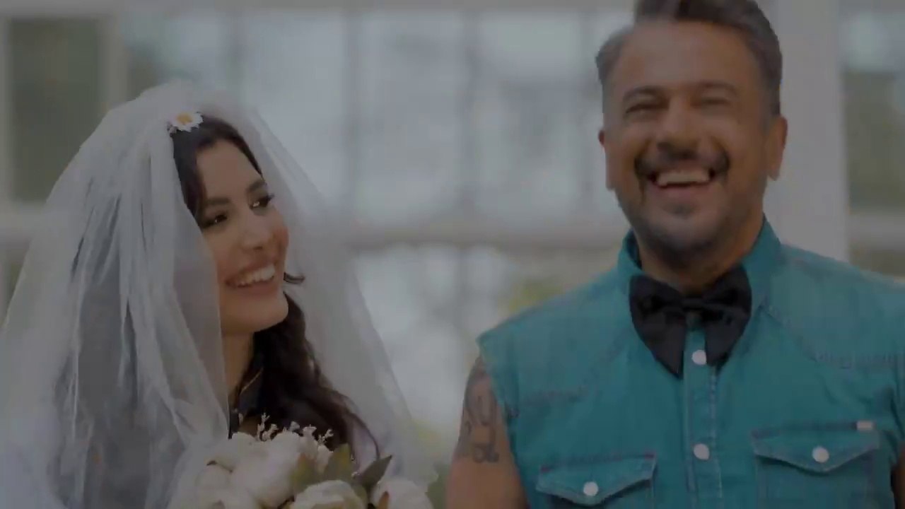 Emre Altuğ - Tatildeyim