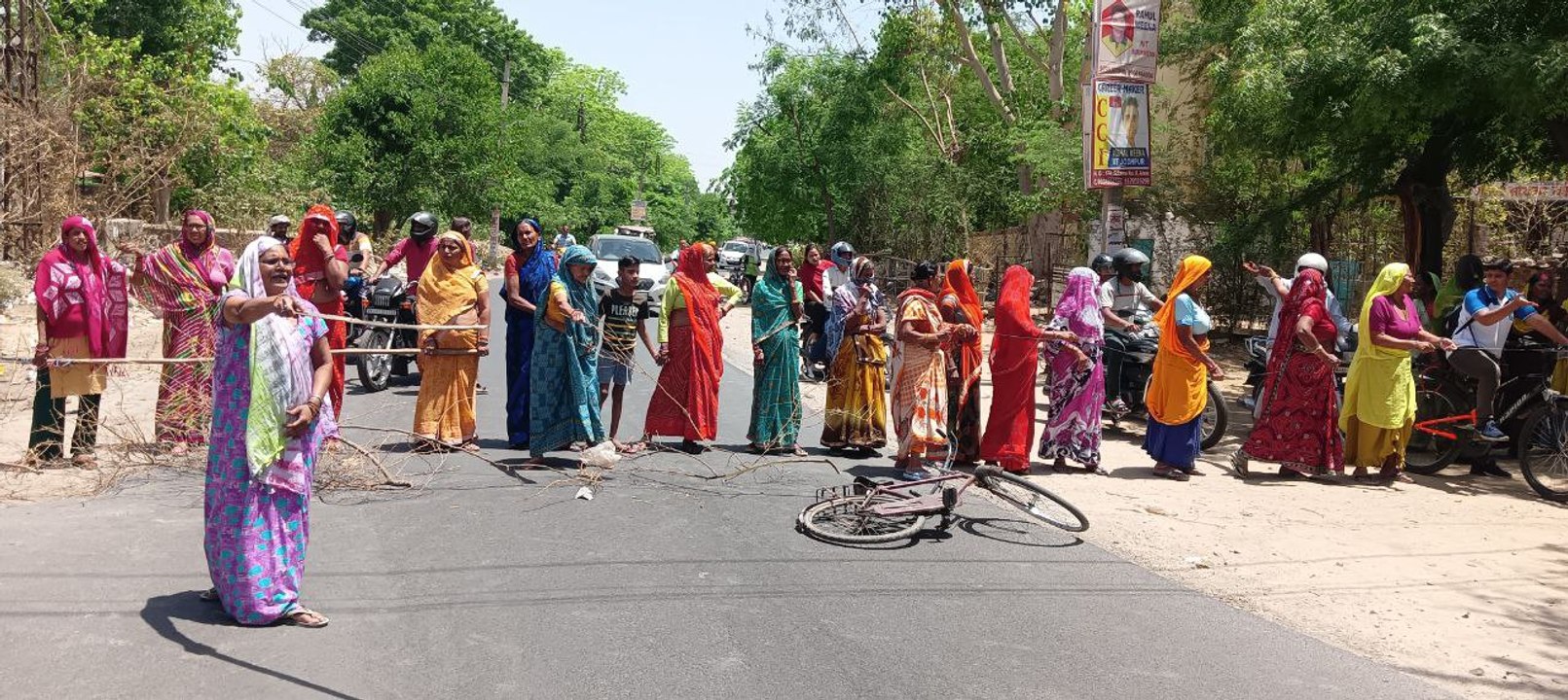 पानी की किल्लत: पानी की मांग को लेकर सड़क जाम की...